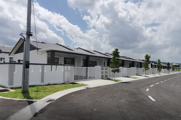 BANDAR ENSTEK (JENTAYU)