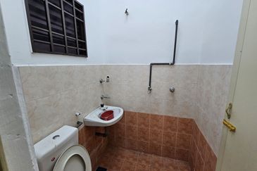 TAMAN ANJUNG BERCHAM UTARA