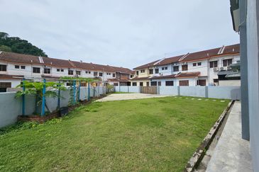 TAMAN ANJUNG BERCHAM UTARA