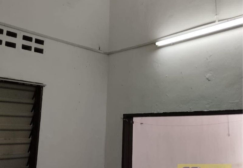 Jalan Pasir Puteh, Station 18