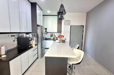 Zeta DeSkye Residence