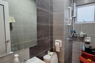 Zeta DeSkye Residence