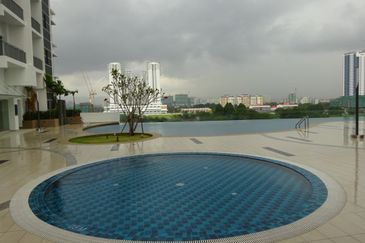 Zeta DeSkye Residence