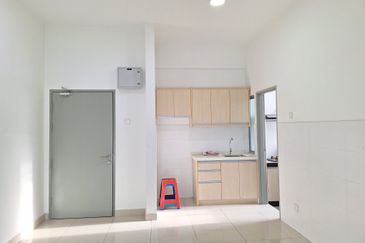 Zeta DeSkye Residence