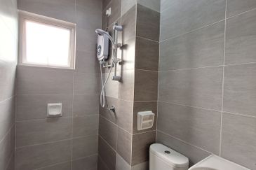 Zeta DeSkye Residence