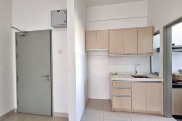 Zeta DeSkye Residence