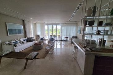 Emerald Bay @ Puteri harbour