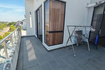 The Canal Garden South, Horizon Hills