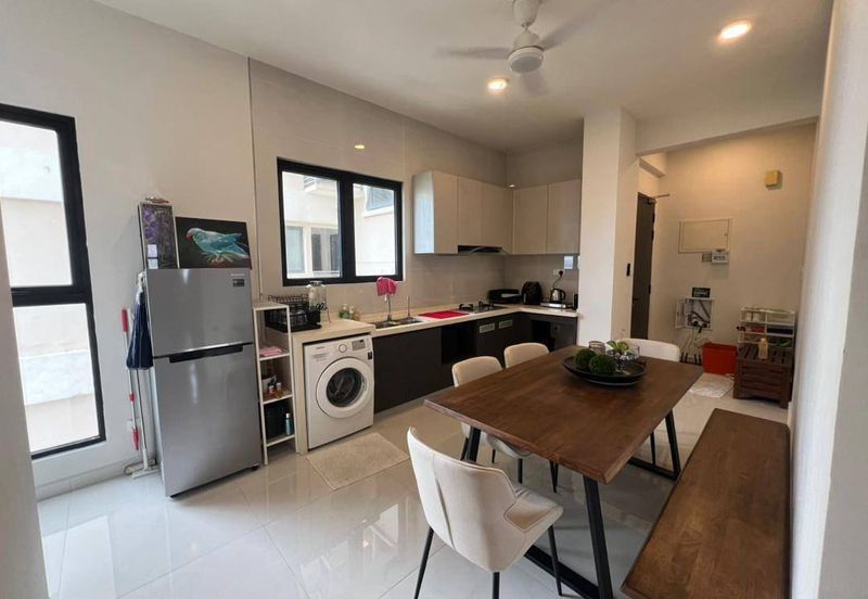 Baypoint @ Country Garden Danga Bay