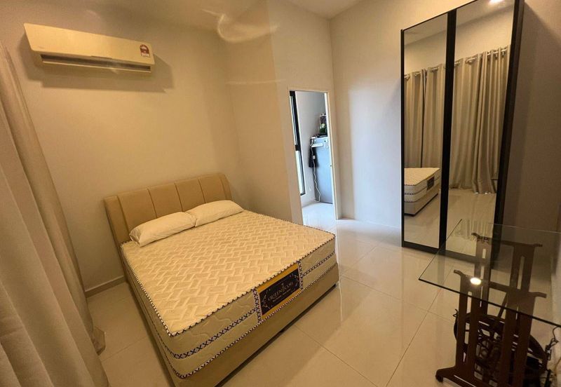 Baypoint @ Country Garden Danga Bay