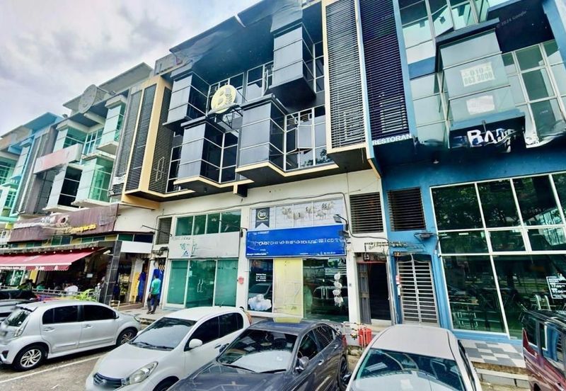 Pusat Perdagangan Danga Utama