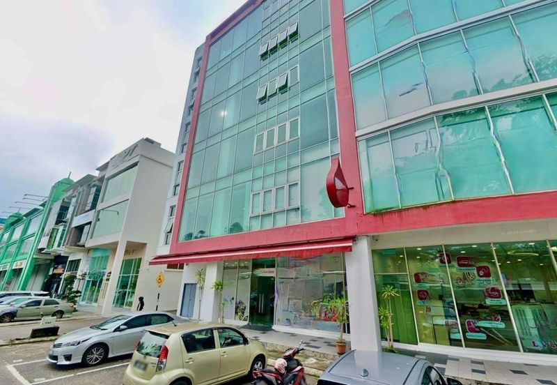 Pusat Perdagangan Danga Utama