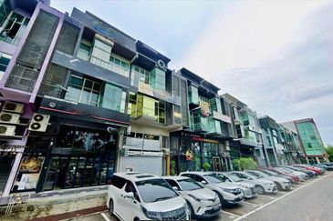 Pusat Perdagangan Danga Utama