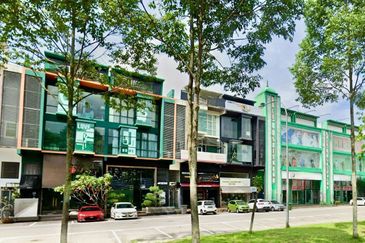 Pusat Perdagangan Danga Utama