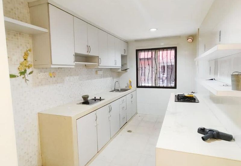 Taman Tampoi Indah II, Villa Ros