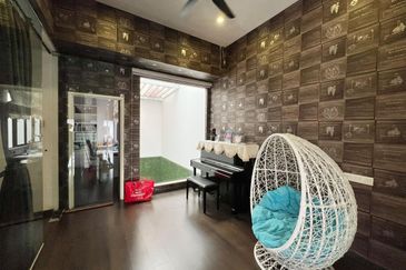 Jalan Setia Tropika 9