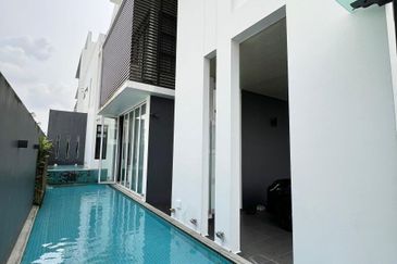 Jalan Setia Tropika 9