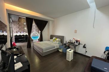 Jalan Setia Tropika 9