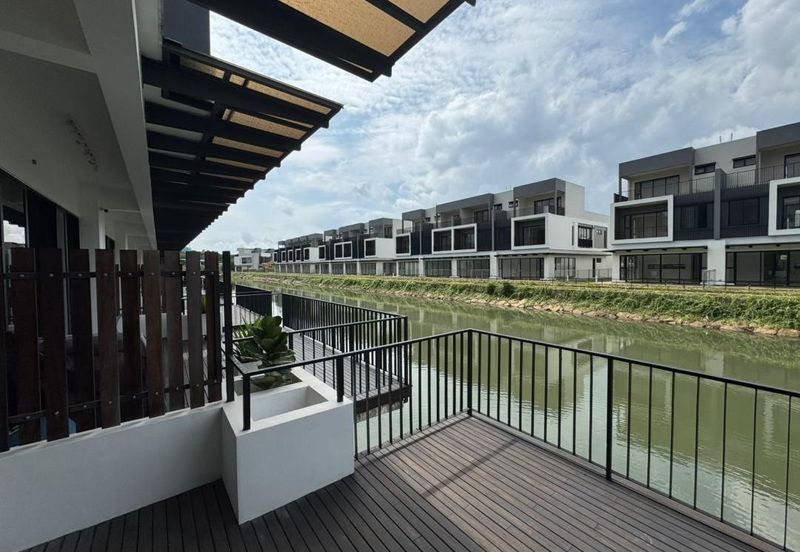 Isola Villa @ Senibong Cove