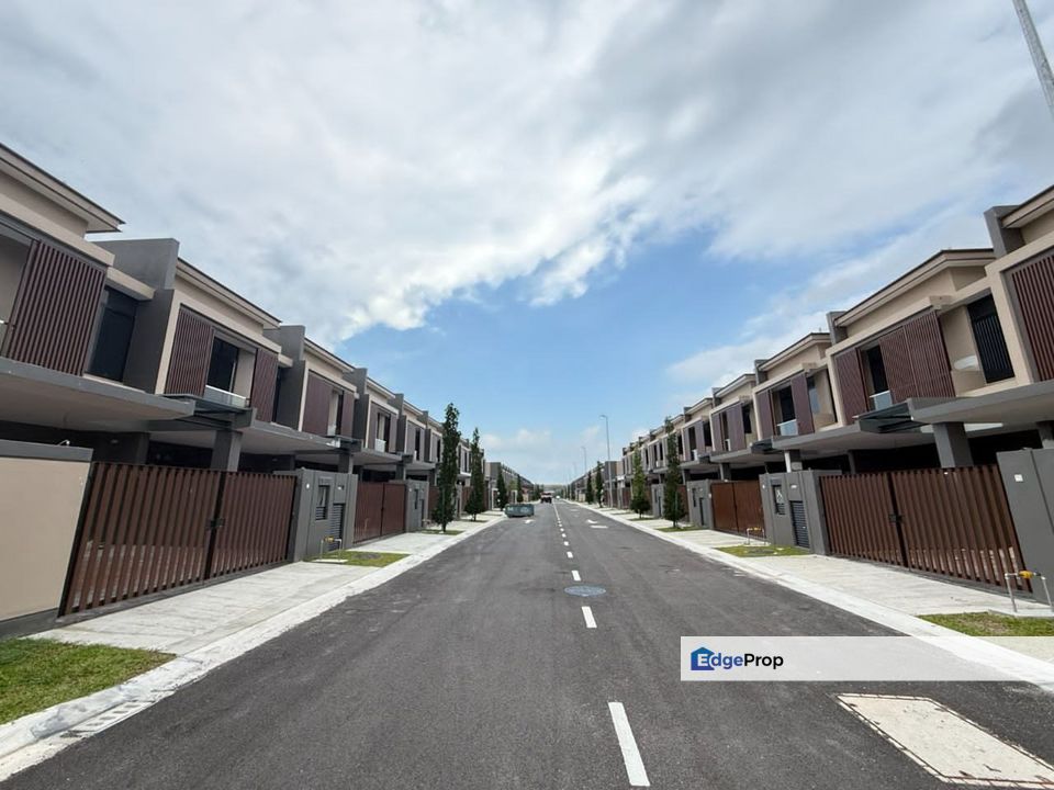 Aurora Sentral Iskandar Puteri 2 Storey Terrace End Lot Extra Land, Johor, 