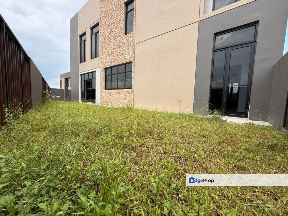 Aurora Sentral Iskandar Puteri 2 Storey Terrace End Lot Extra Land, Johor, 