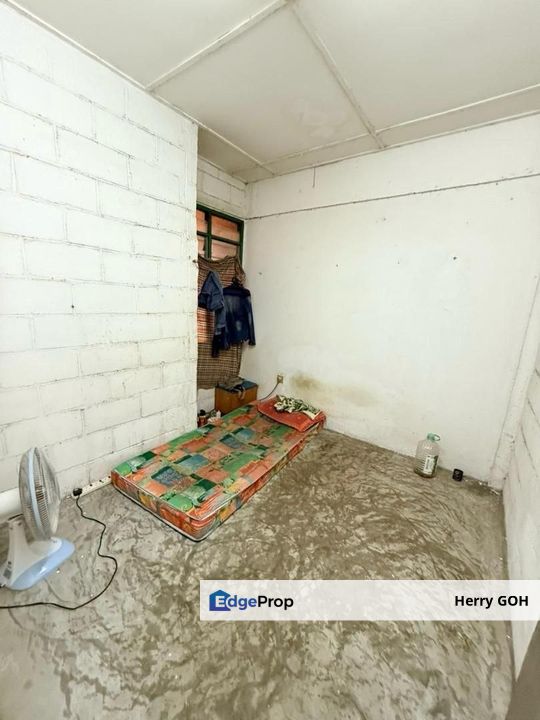 Kulai Temenggong Flat Low Cost Flat 570sqft 3R2B, Johor, Kulai