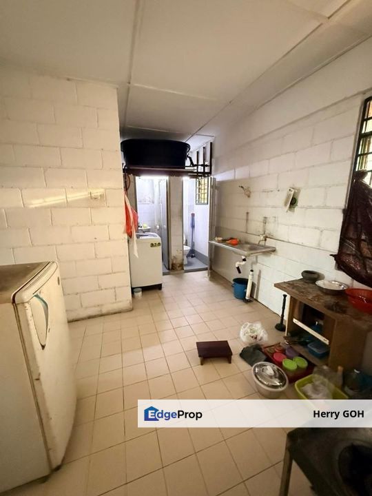 Kulai Temenggong Flat Low Cost Flat 570sqft 3R2B, Johor, Kulai