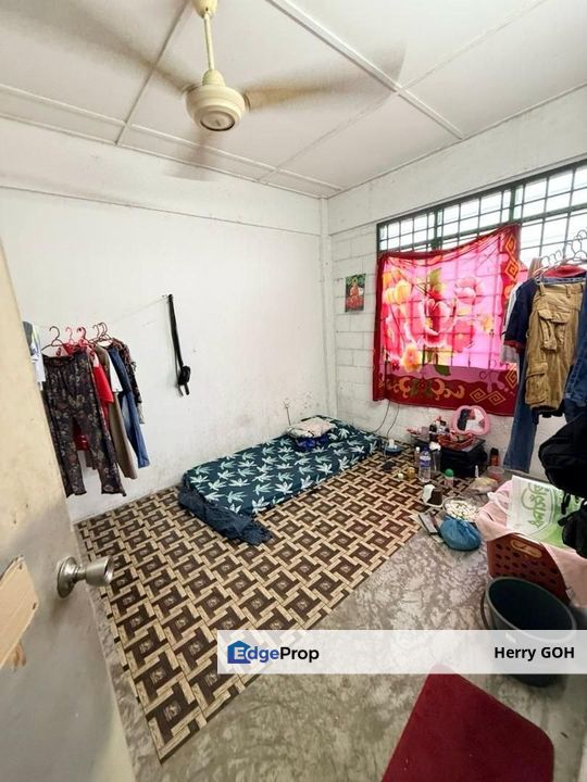 Kulai Temenggong Flat Low Cost Flat 570sqft 3R2B, Johor, Kulai