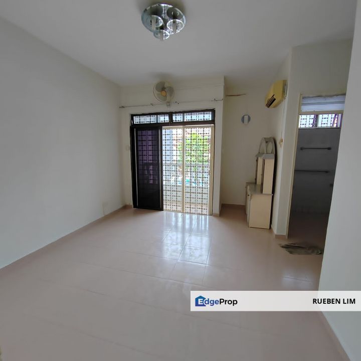 Terrace House Bukit Mewah For Rent – Double Storey, Partial Furnished, Johor, Tampoi