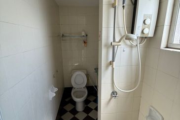 Bangunan Duta Impian (The Embassy Suites)