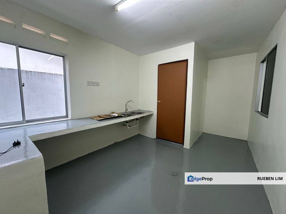 Single Storey Terrace House Taman Nesa Skudai For Sale – End Lot, Extended Kitchen, Johor, Skudai