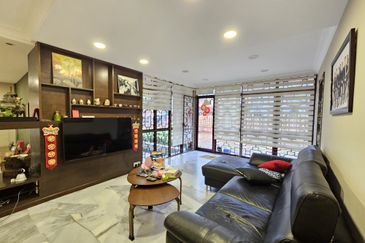 SL 10, Bandar Sungai Long