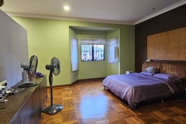 SL 10, Bandar Sungai Long