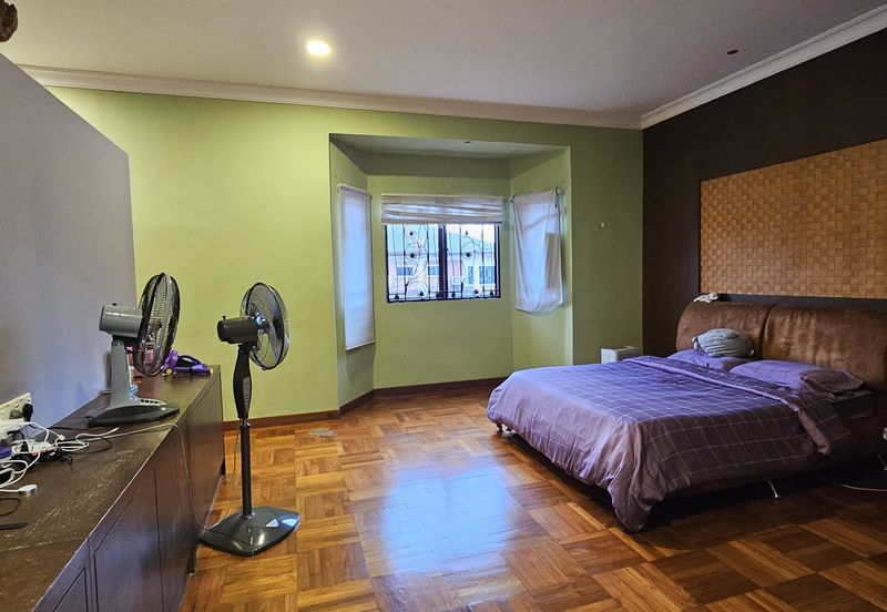 SL 10, Bandar Sungai Long