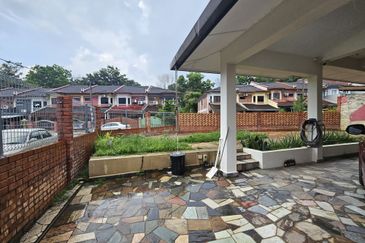 SL 10, Bandar Sungai Long