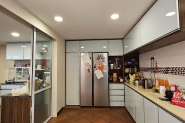 SL 10, Bandar Sungai Long