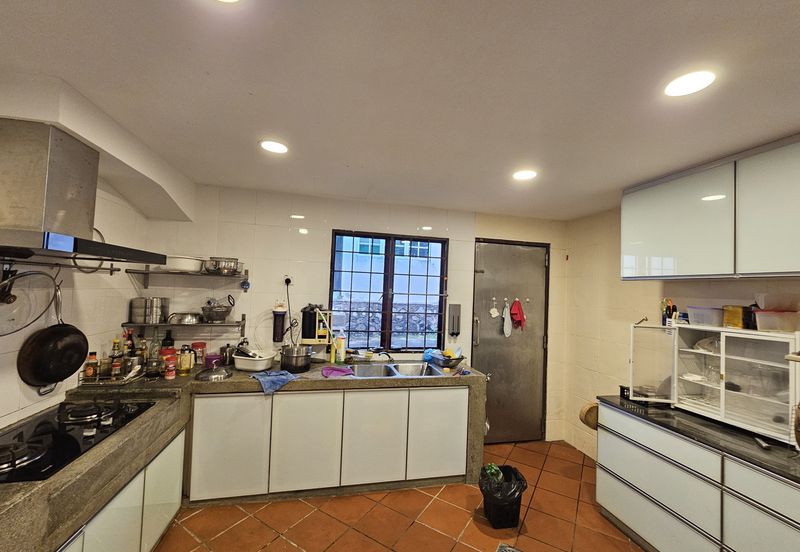 SL 10, Bandar Sungai Long