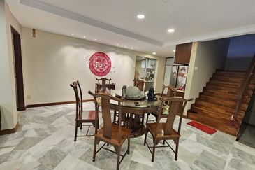 SL 10, Bandar Sungai Long