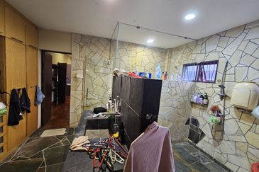 SL 10, Bandar Sungai Long