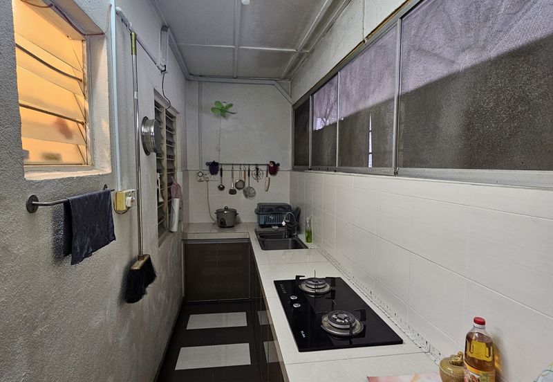 SL 6, Bandar Sungai Long