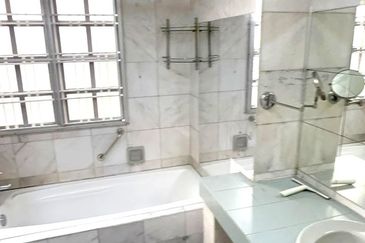 SL 4, Bandar Sungai Long