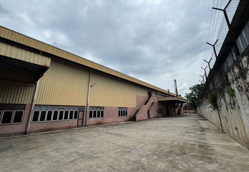 Semenyih Factory for Sale, Pekan Semenyih, Facing Main Road, 2.2 Acres