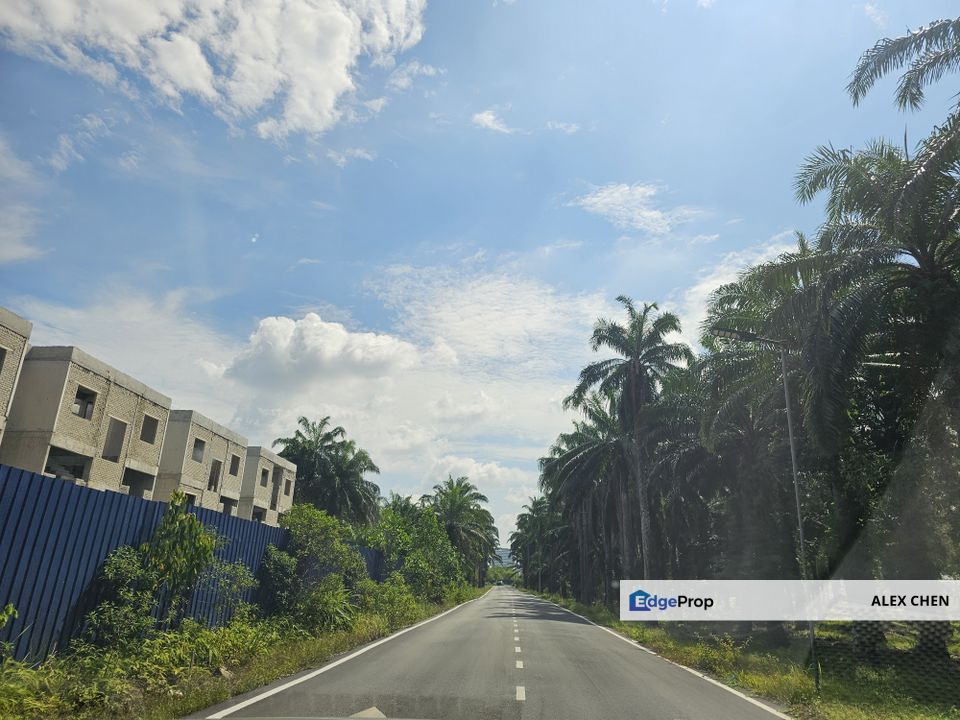 Dengkil Agricultural Land for Sale 4 Acres, Residential Zoning, Flat Land, Good Road Access, Selangor, Sepang