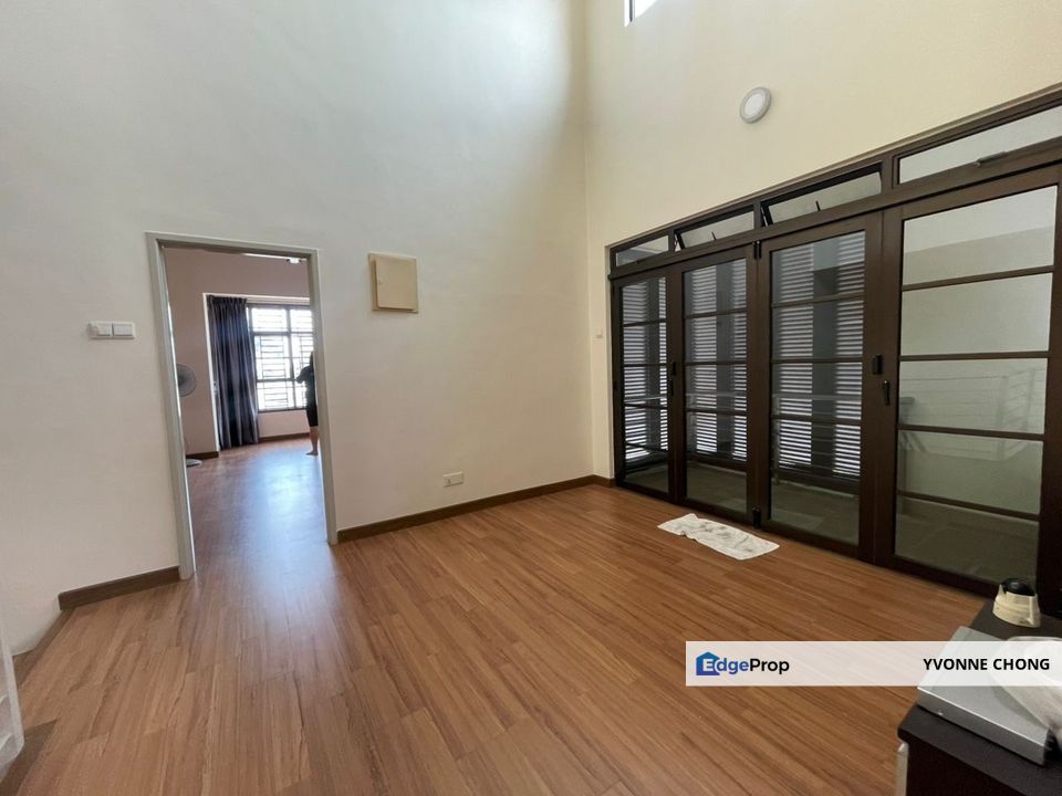 D Serambi @ Taman Perling end lot with land 2 storey house , Johor, Johor Bahru