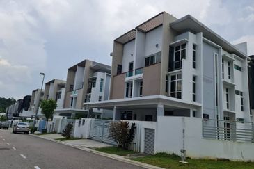 Nusa Sentral Spring Meadow