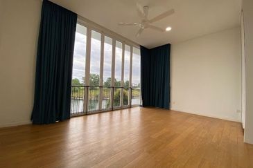 Emerald Bay @ Puteri harbour