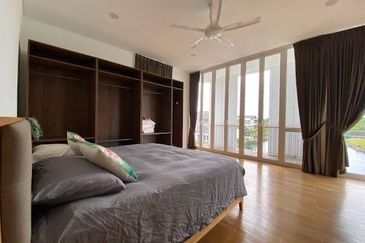 Emerald Bay @ Puteri harbour