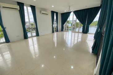 Emerald Bay @ Puteri harbour