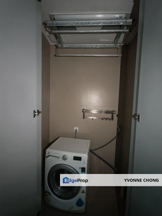 Partial furnished 2 bedrooms for sale @ Pinetree Marina Resort Puteri Harbour , Johor, Kota Iskandar