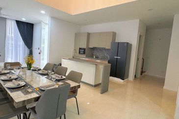 Emerald Bay @ Puteri harbour